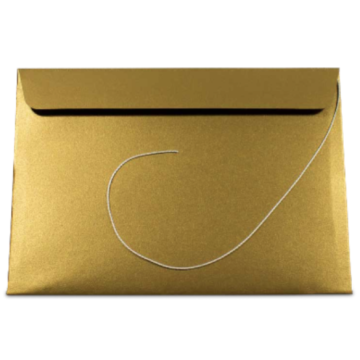 Gullkonvolutt med snor til Pris Eksklusiv 23x16 cm