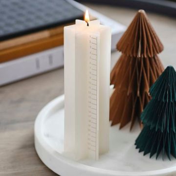 Stjerneforma julekalenderlys kvitt 18x6 cm