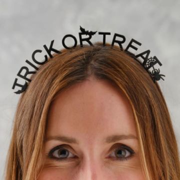 Svart halloween metall hårbøyle med Trick or Treat tekst