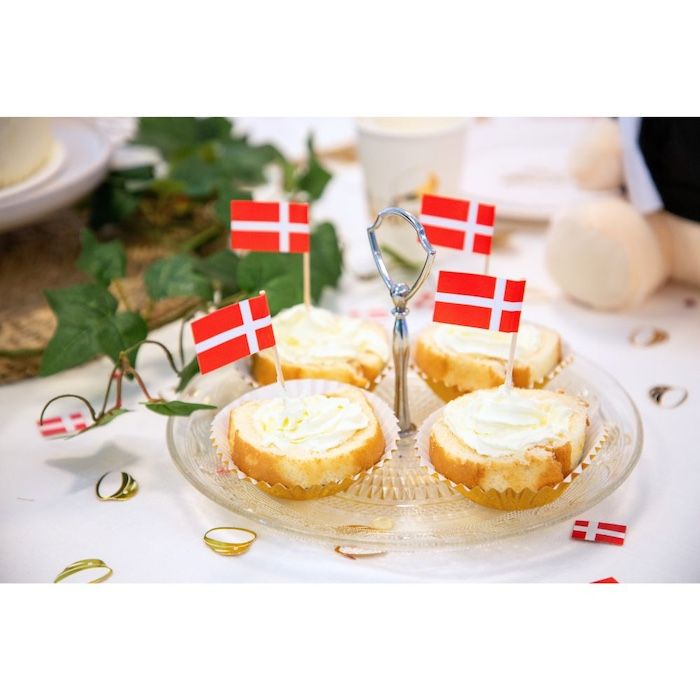 Danmark og dannebrog kakeflagg på cocktailpinne 50x - 6.5 cm