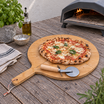 Pizzabrett i bambus med pizzahjul ca. 50 cm