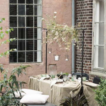 Svart dekorasjonsstativ til bord 88x123-180 cm