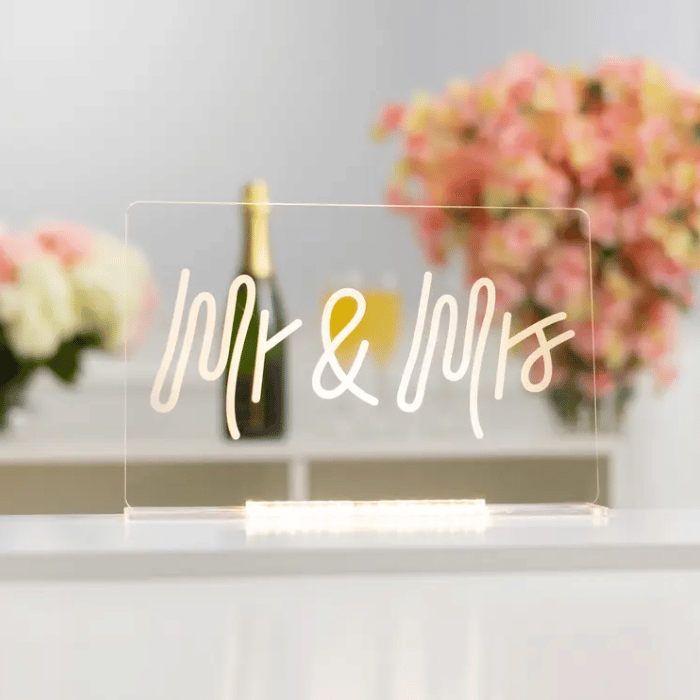Mr & Mrs neon LED-skilt - 22,5x35 cm