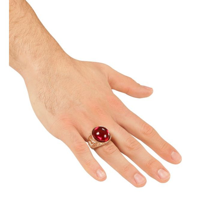 Gullfarga ring med raud stein