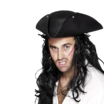 Svart pirathatt med sølvknapper 
