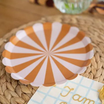 Papptallerkener med brune striper 6x - 21 cm